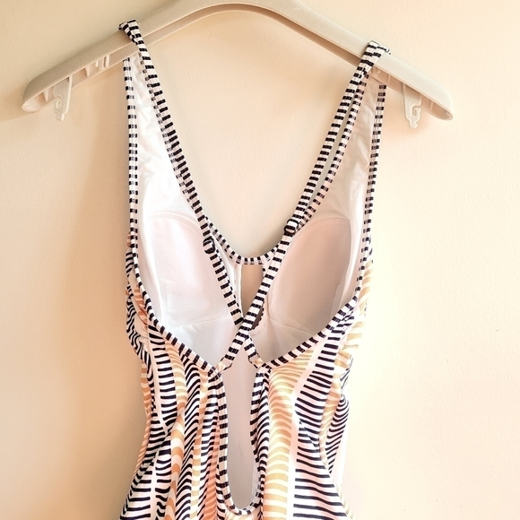 New Sunseeker Printed Front Keyhole Adjustable Spaghetti Strap Swimsuit 6 US - Picture 9 of 16